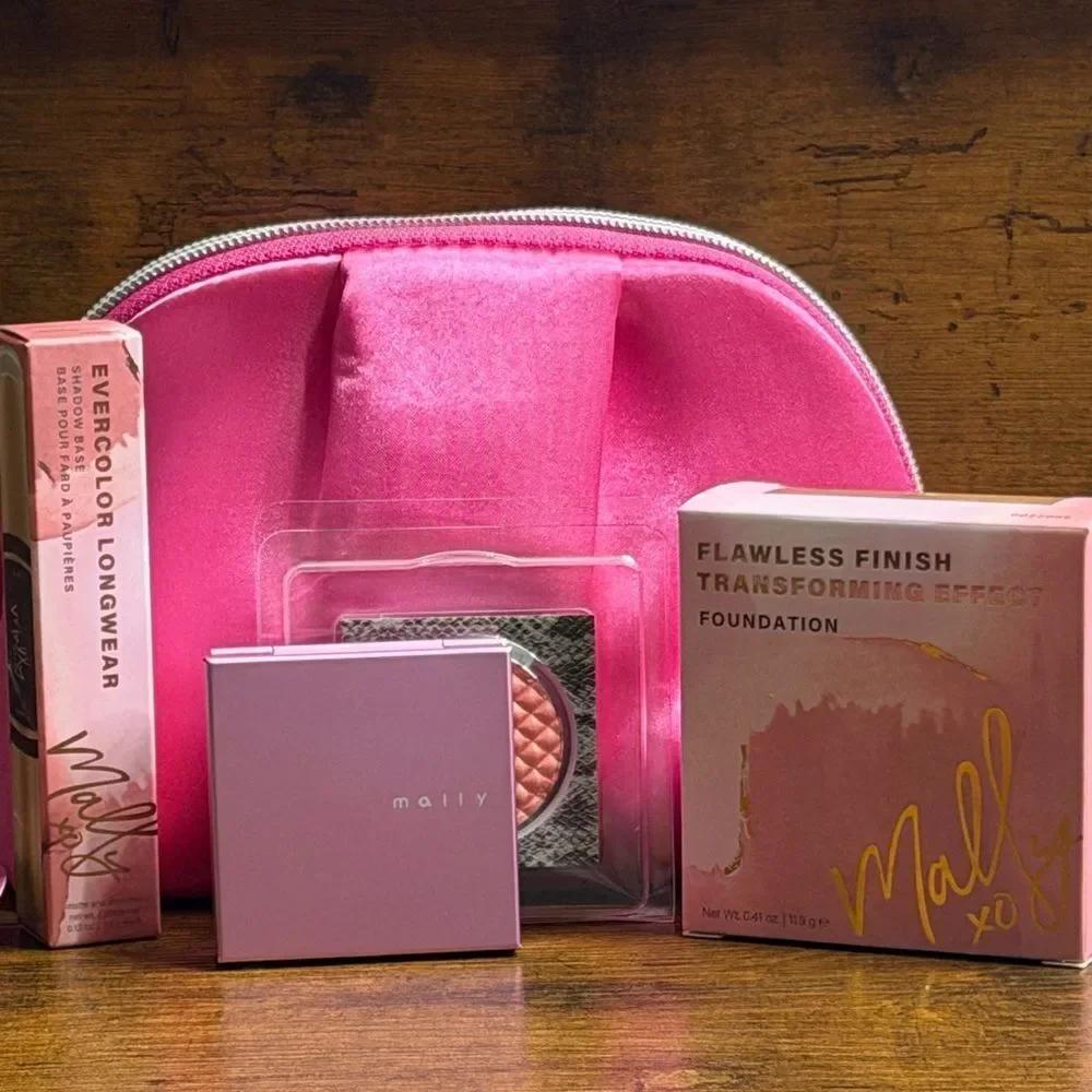 💕 Mally Beauty Bundle: Tan Foundation + Blush w/ Refill + Shadow Base + Bag. NE